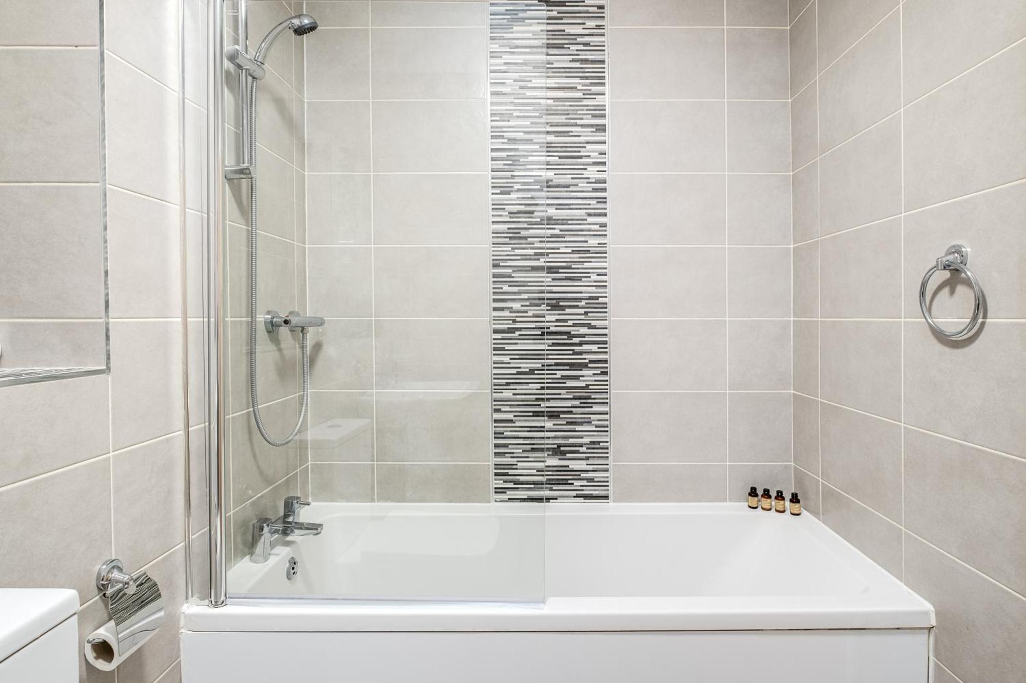 Pluxa Blue Sapphire Luxury Stay Free Parking Free Wifi - Walk Everywhere, Travel, Biz, Leisure Birmingham Kültér fotó